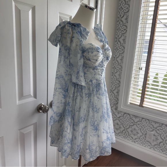 Petal and Pup Blue White Floral Coquette Lite Fabric Summer Dress Size M - Picture 6 of 16